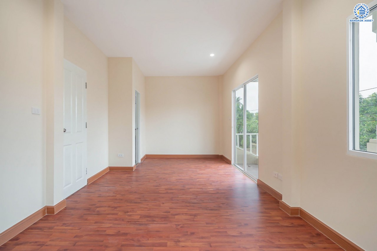 บ้านมือสองตกแต่งใหม่ โครงการ เพอร์เฟคพาร์ค วัดพระนอน จากแบรนด์ Property Perfect เนื้อที่ 35.8 ตร.ว. บ้านแฝดฟังก์ชันระดับบ้านเดี่ยว! 3 ห้องนอน 2 ห้องน้ำ 1 ที่จอดรถ พร้อม Facilities ครบครัน บนทำเลเชื่อมต่อถนนกาญจนาฯ ใกล้ทางด่วน ศรีรัช-วงแหวนฯ เซ็นทรัลเวสต์เกต และรถไฟฟ้าสายสีม่วง "สถานีตลาดบางใหญ่"